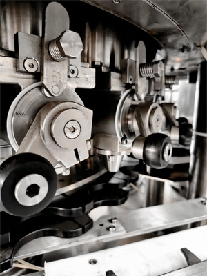 500-600cans/min Can Filling And Seaming Machine Set for Thick Sauce, Filling volume adjustable from 70ml to 500ml